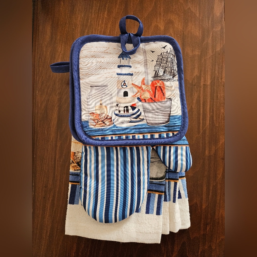 NEW American Mills Collection Potholders Oven Mitt Towels Nautical Lighthouse
